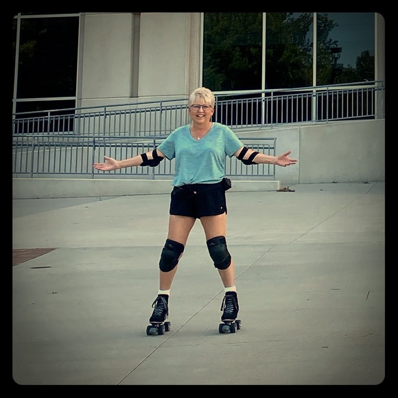 Meet your Posher, Joanie - Picture 1 of 1